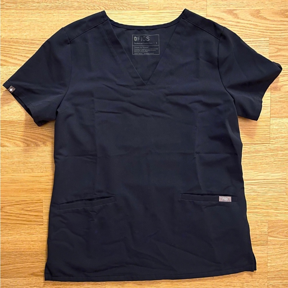 FIGS Casma 3 Pocket Scrub Top - Navy - S